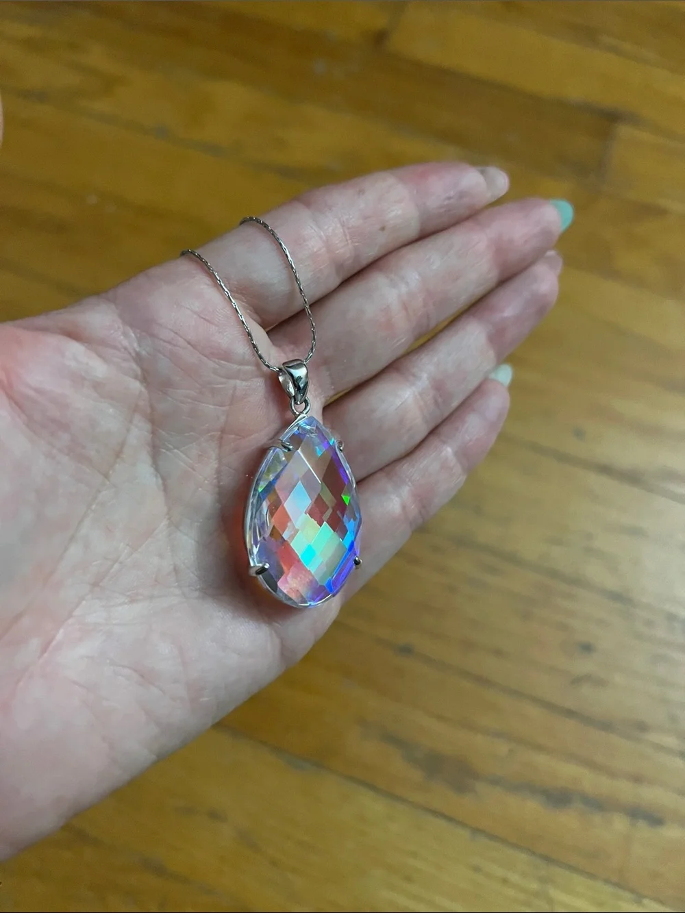 Tear drop shape opalescent necklace - Picture 1 of 6